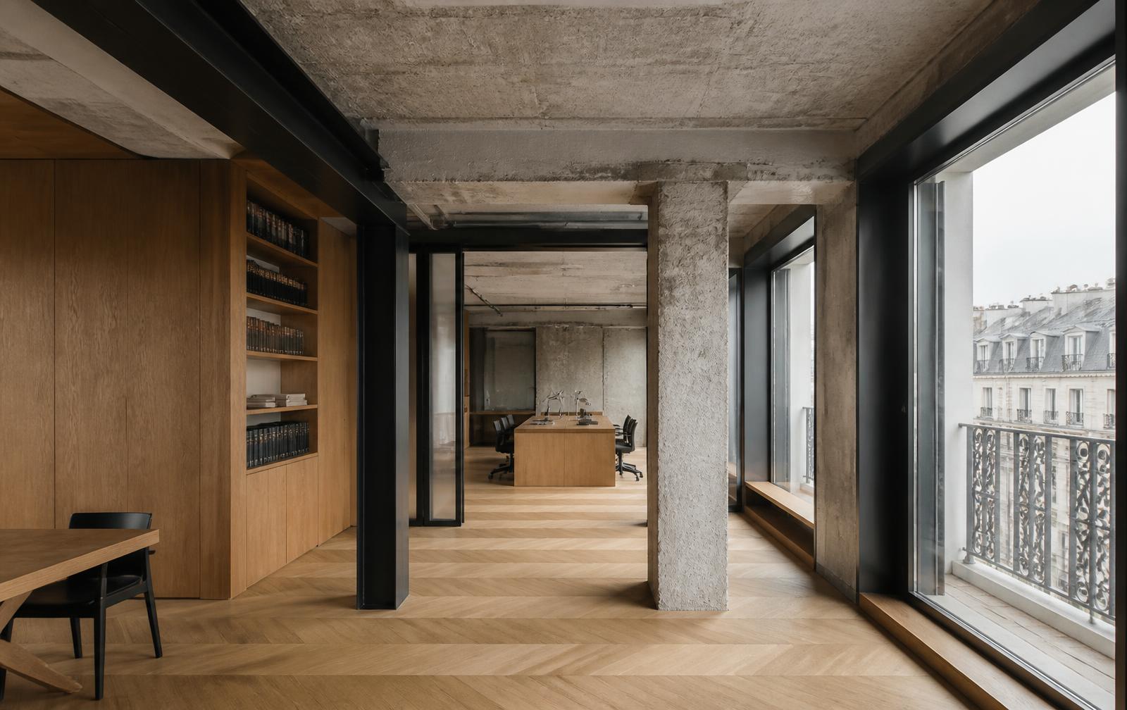 Espace tertiaire contemporain aux lignes architecturales